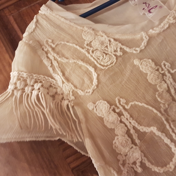 Lacy tunic top - Picture 3 of 3